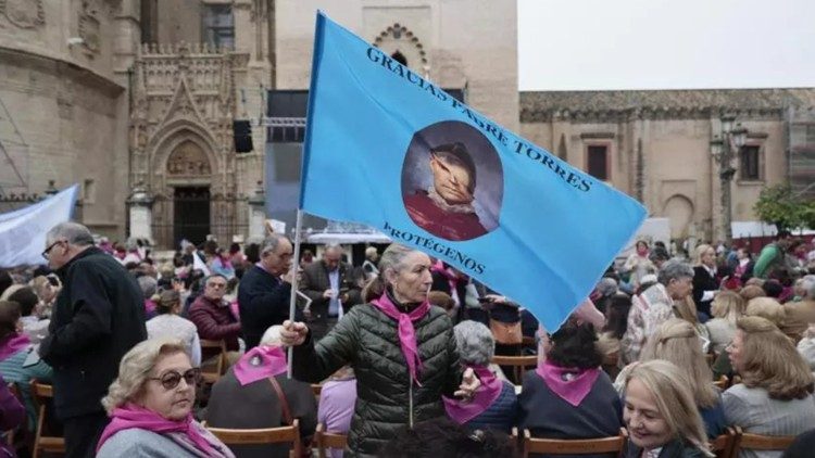 Fiéis na Missa de Beatificação em Sevilha