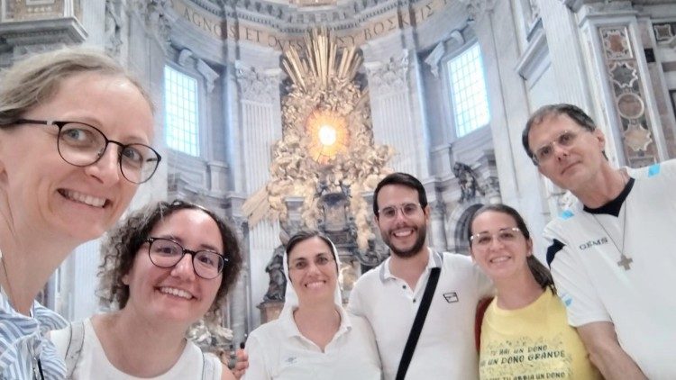 Papa anawataka kutoa kipaumbele kwa malezi na makuzi ya vijana.