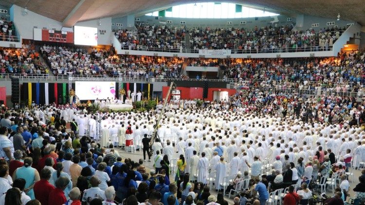 A missa de abertura do CAM6 reuniu nesta terça-feira (19/11) cerca de 12 mil pessoas