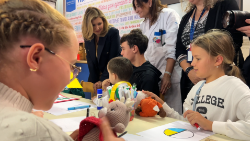 Zelenska visita a los niños internados en el Hospital Pediátrico Bambino Gesù