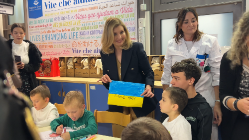 Olena Zelenska au chevet des enfants ukrainiens soignés au Vatican