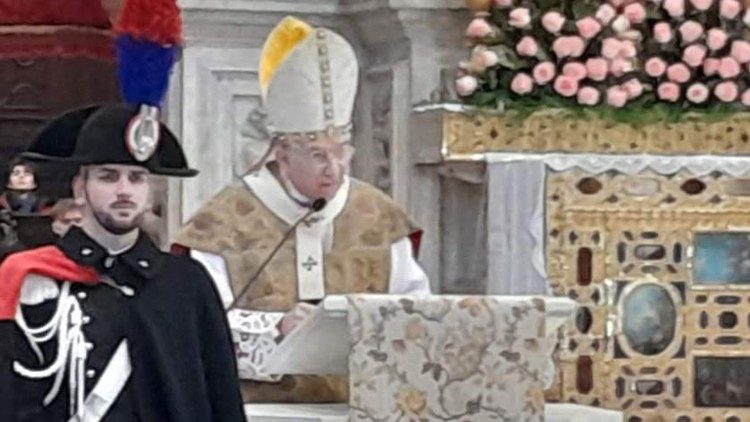 Il patriarca di Venezia Moragia durante l'omelia