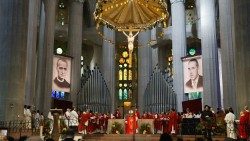 Un momento de la misa de beatificación en Barcelona (foto: Guillermo SIMÓN-CASTELLVÍ )