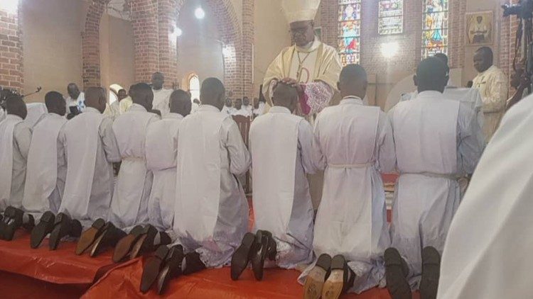 Ordinations diaconales et jubilé d’argent de Mgr José-Bernard Likolo, évêque de Lisala et administrateur apostolique de Molegbe