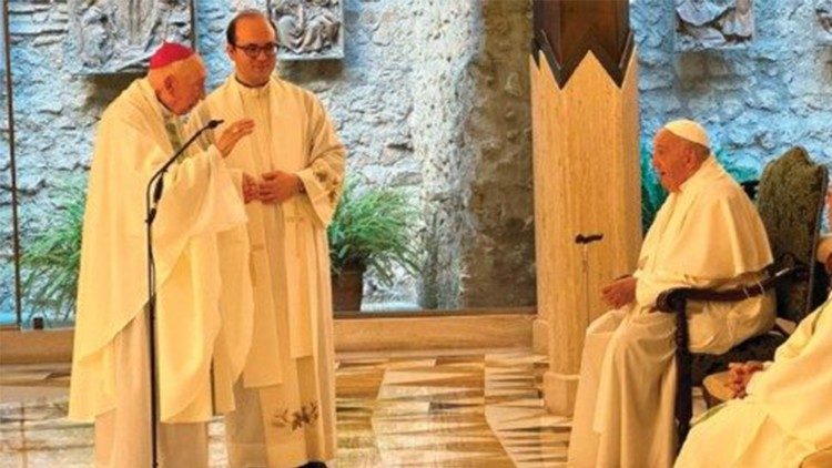 El Nuncio Acerbi celebra su 50 aniversario de ordenación episcopal con el Papa en Santa Marta (junio 2024)