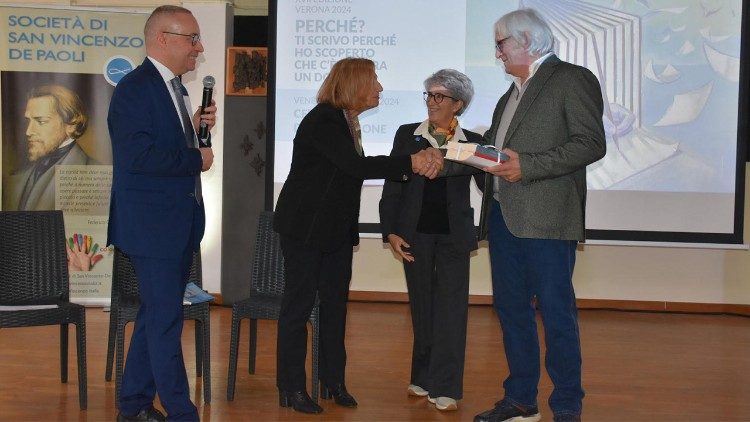 Un momento della premiazione della XVI edizione del Premio Castelli