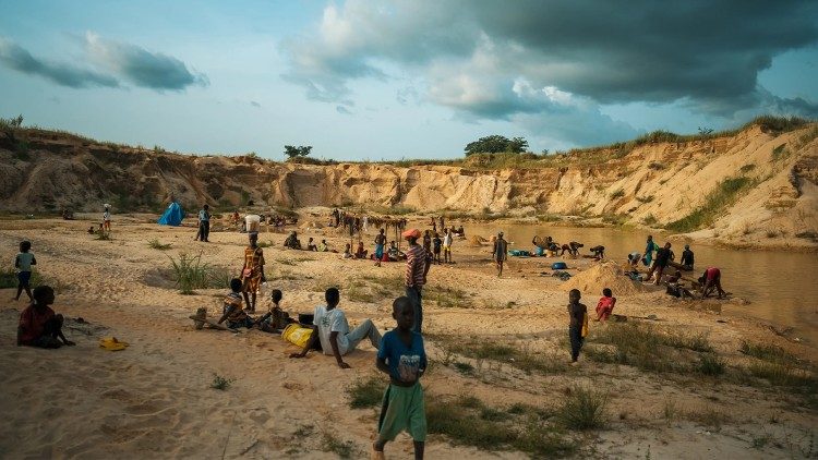 Serra Leoa, minas de diamantes e ouro