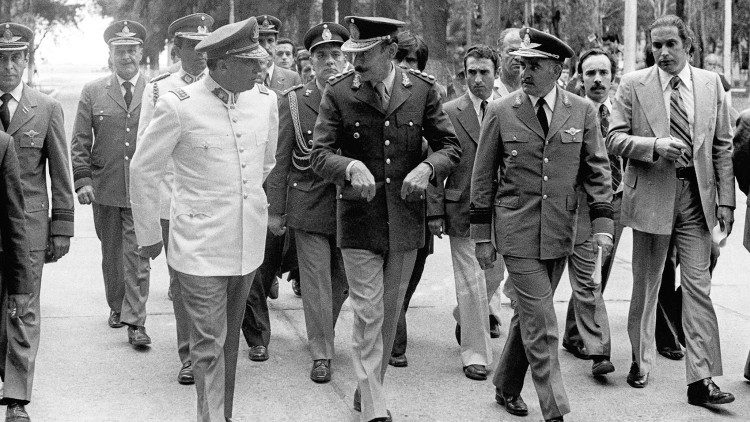 La mediación de la Santa Sede fue decisiva para evitar una guerra entre Argentina y Chile por el canal de Beagle. En la foto Videla y Pinochet en su reunión en 1978