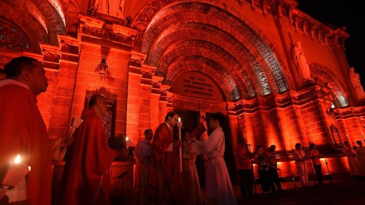 Маніла на Філіпінах. “Чырвоная серада”