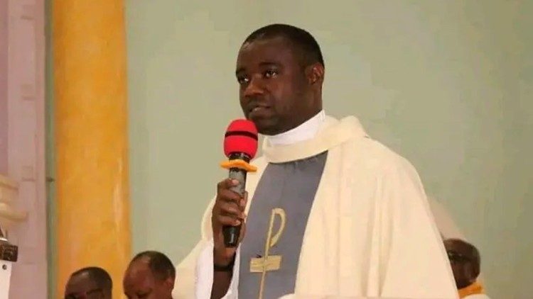 Nigéria: Padre Thomas Oyode 