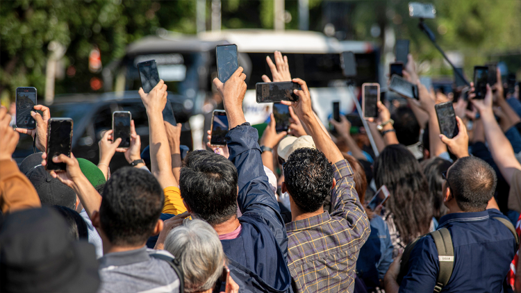 Crowds outside the Cathedral in Jakarta (Photo by LiCAS News)