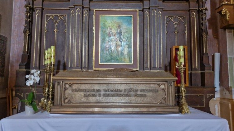 Relikwiarz Rodziny Ulm&oacute;w (ks. Andrzej Bienia, Radio FARA)