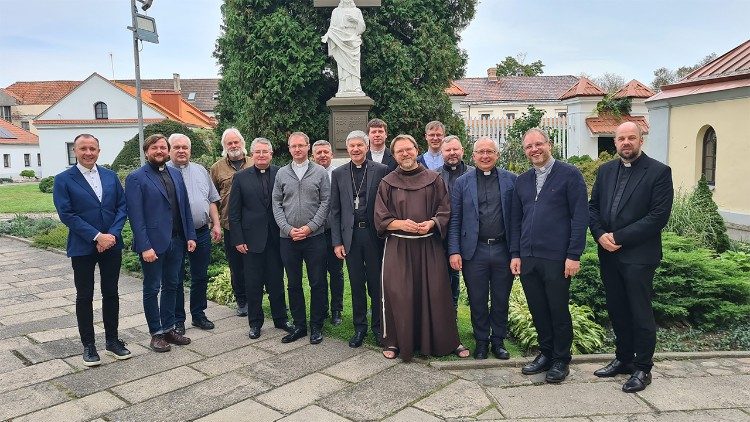 Užsienyje tarnaujančių kapelionų susitikimas Kaune su artkivysk. L. Virbalu SJ