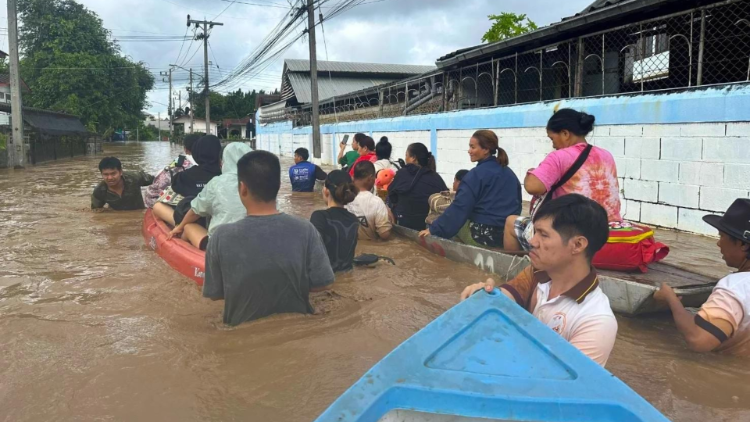 Parishioners of the Diocese of Chiang Rai provide support for flood victims following heavy rainfall after typhoon Yagi make landfall in Vietnam. (Photo by Diocese of Chiang Rai)
