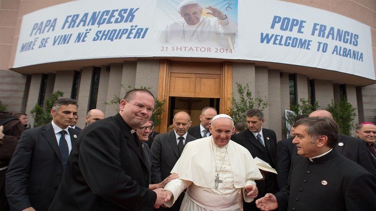 Papa Fran&ccedil;esku n&euml; katedralen e Sh&euml;n Palit, Tiran&euml;