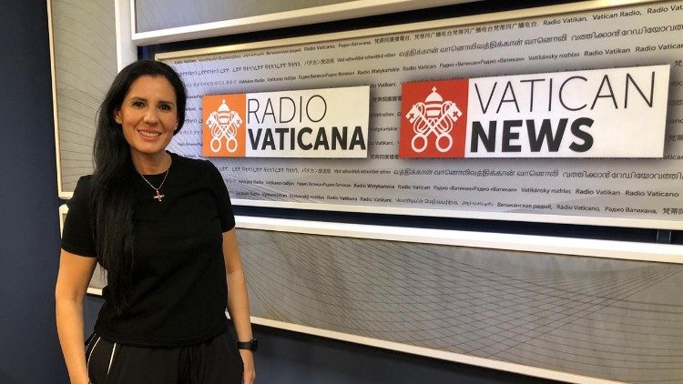 Diana Navarro en los estudios de Vatican News