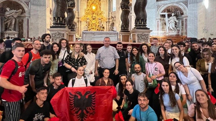 2025.08.01 Giovani Albania di Tirana a Giubileo mons. Arjan Dodaj