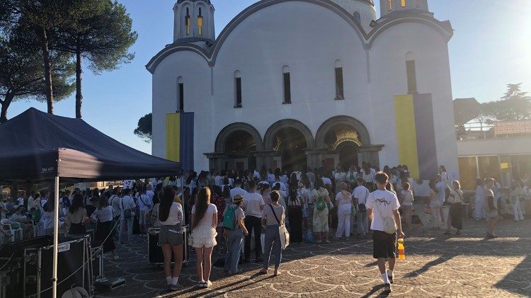 Jóvenes ucranianos en Roma