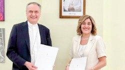 Cardinale Mauro Gambetti, Presidente of the Fabbrica di San Pietro, with the ICCROM Director-General Aruna Francesca Maria Gujral