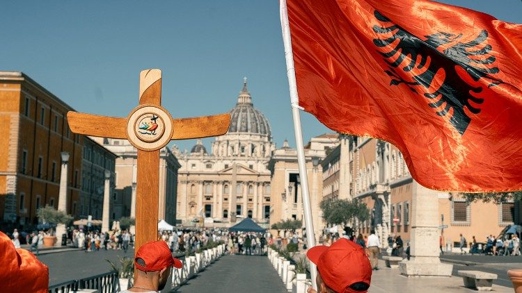 2025.08.01 Giovani Albania di Tirana a Giubileo mons. Arjan Dodaj