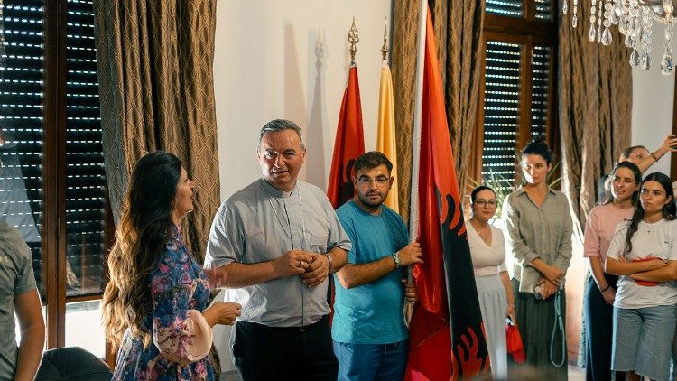 2025.08.01 Giovani Albania di Tirana a Giubileo mons. Arjan Dodaj