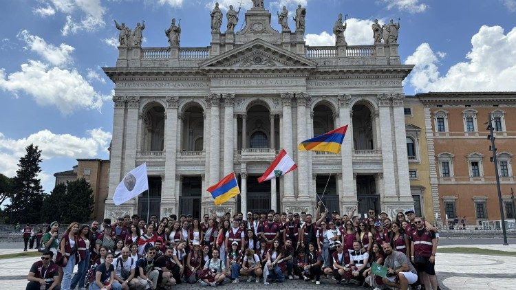 2025.08.02 Giovani pellegrini armeni a Roma