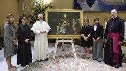 Una delegazione dei Musei Vaticani presenta al Papa un quadro restaurato di Sant'Agostino