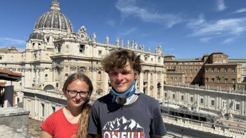 Súrodenci na Jubileu mladých: Potrebujeme ozajstné priateľstvá, nielen tie „online“