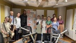 Vilniaus Gailestingumo šventovės jaunimas Vatikano radijuje