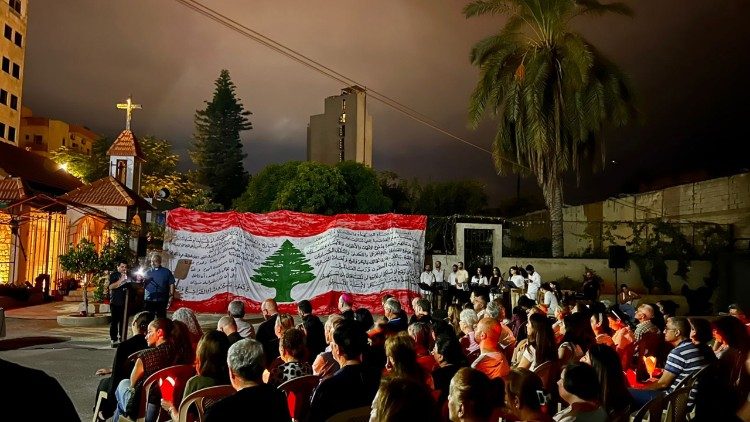 Gebetswache in Beirut, fünf Jahre nach der Explosion im Hafen