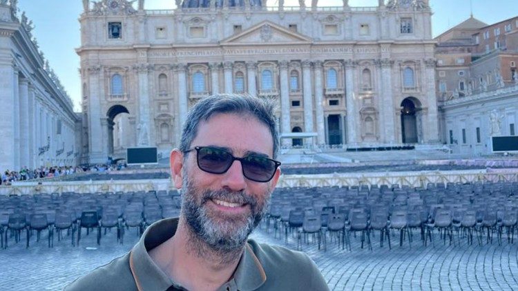 الاب فادي سرياني من الاباء العزريين 