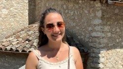 مقابلة مع الشابة كريستين القادمة من سوريا للمشاركة بيوبيل الشباب لعام ٢٠٢٥ 