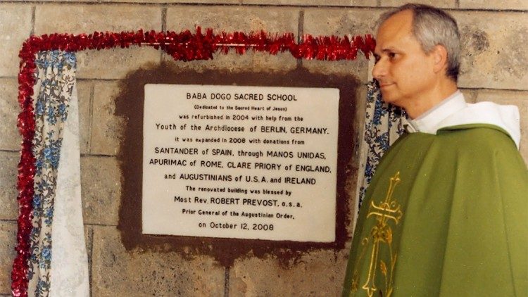 Nel 2011, Robert Francis Prevost inaugura la scuola di Baba Dogo