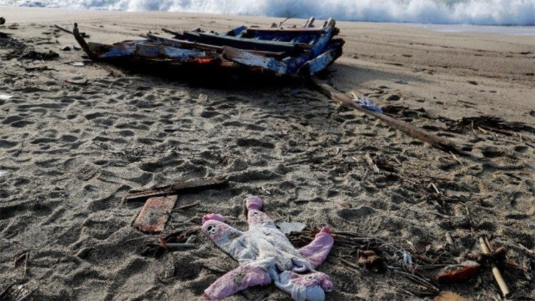 La plage de Cutro en Calabre, théâtre d'un naufrage dramatique en 2023.