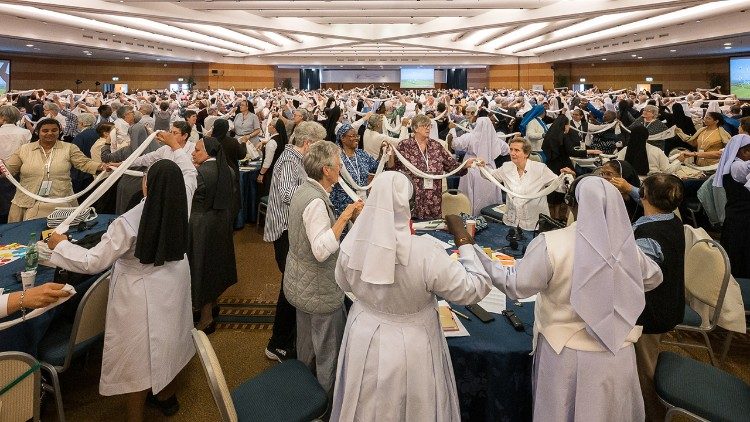 Religiosas unidas en oración por la paz