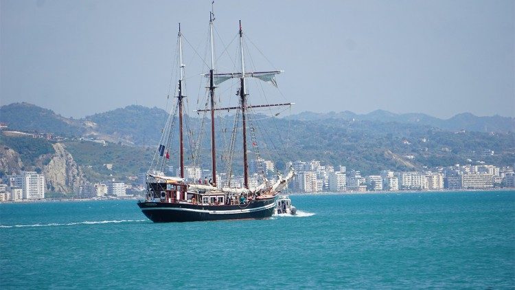 El "Bel Espoir" en el mar