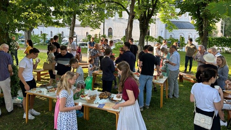O piquenique de fim de ano na residência universitária dos Jesuítas em Liubliana, na Eslovênia