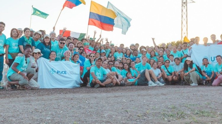 Una parte del grupo de jóvenes de la asociación internacional Idente Youth.
