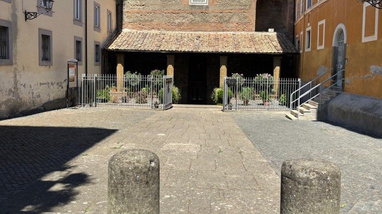 L'extérieur du sanctuaire de Sainte Marie de la Rotonde