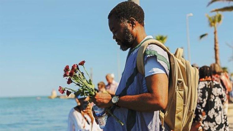 Tributo aos Ancestrais,  em Lagos, Portugal - crédito: José Sarmento de Matos/National Geographic (no Buala.org)