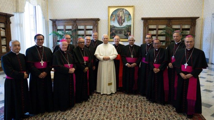 Il Papa con i vescovi del Perù