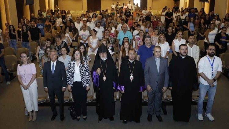 2025.08.11 Cerimonia consegna diplomi programma alfabetizzazione ai media digitali - Beirut