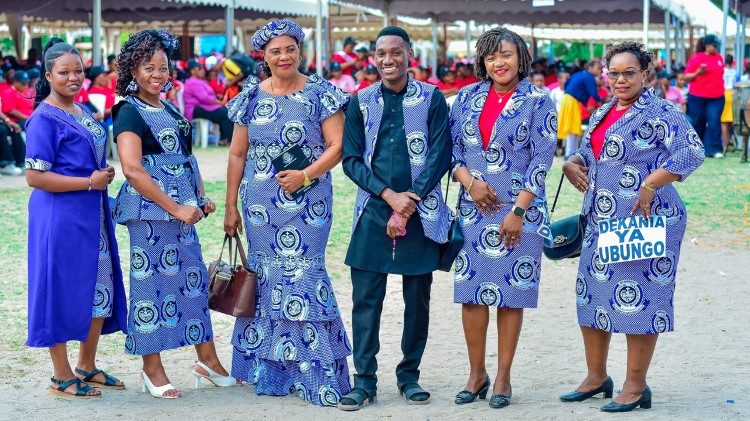 Wanawake na Wanaume wanakamilishana kama kazi ya uumbaji