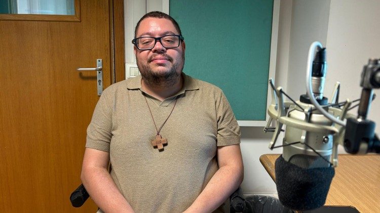 Robson Landim da Aliança de Misericórdia visita a Rádio Vaticano