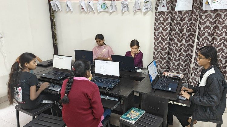 Ein Hilfsprogramm bringt Kindern Computerkenntnisse bei