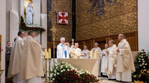 Biskup polowy: „Miłość jedynym kluczem do zrozumienia żołnierskiej służby”. Homilia podczas Święta Wojska Polskiego