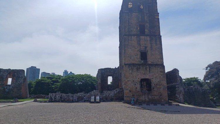Ruinas antigua catedral de Panamá la Vieja