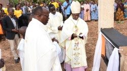 2025.08.16 Tanzania Askofu Jovitus F. Mwijage,aliweka jiwe la msingi la ujenzi wa Kanisa la Kigango cha Ihunga na kuzindua Kanisa la Kigango cha Mtakatifu Petro Mtume Mabira,Bukoba.