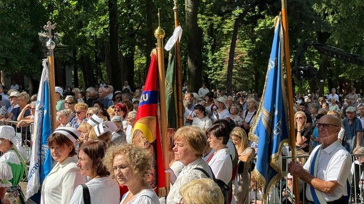 Thousands of pilgrims took part dressed in traditional outfits (Photo: Roman Koszowski / Foto Gość)