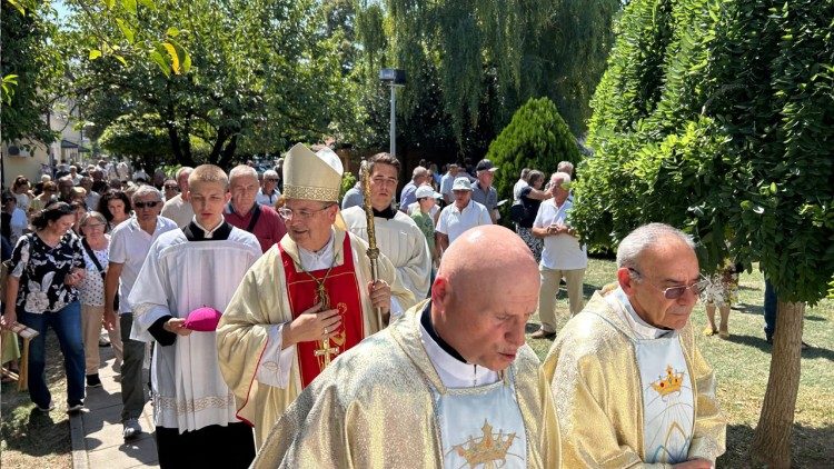 Biskup Ivan Šaško u Stenjevcu